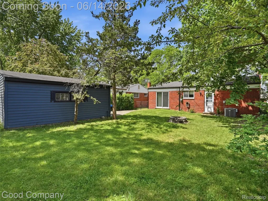 30632 Hayes Road Roseville City MI 48066