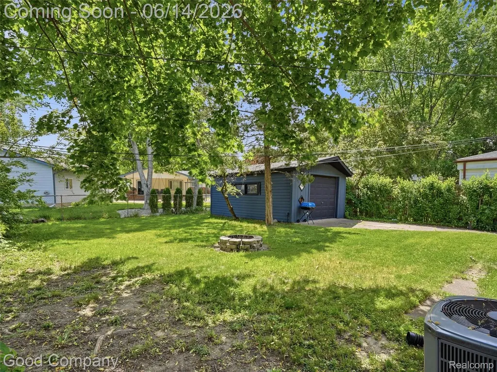 30632 Hayes Road Roseville City MI 48066