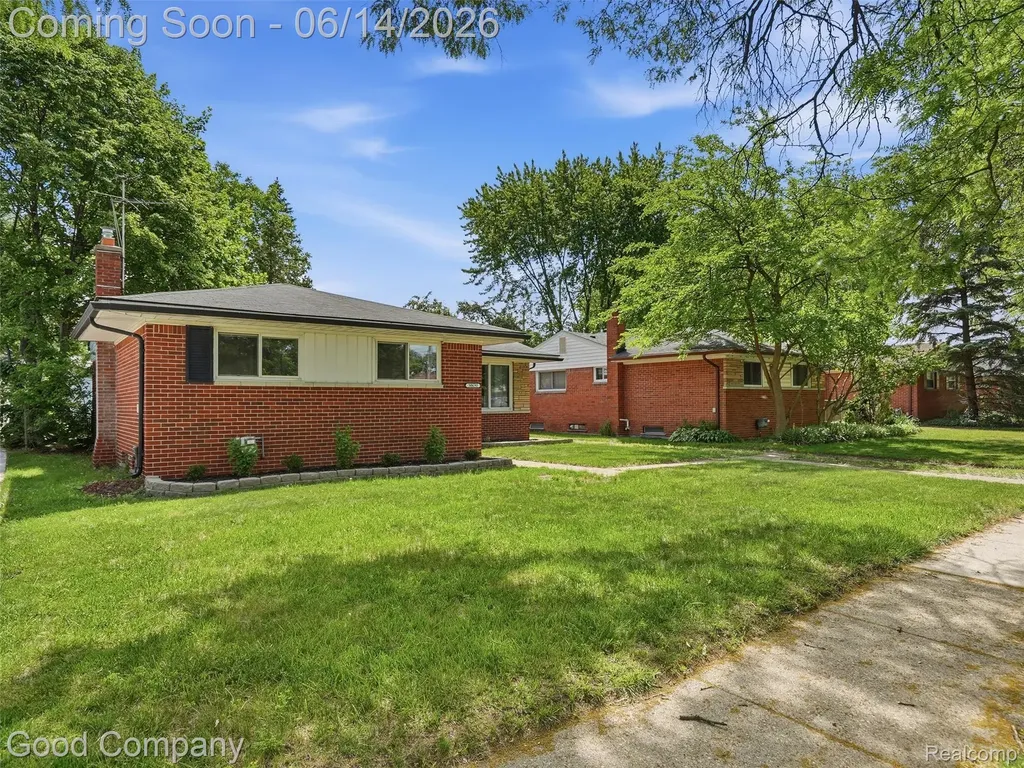 30632 Hayes Road Roseville City MI 48066