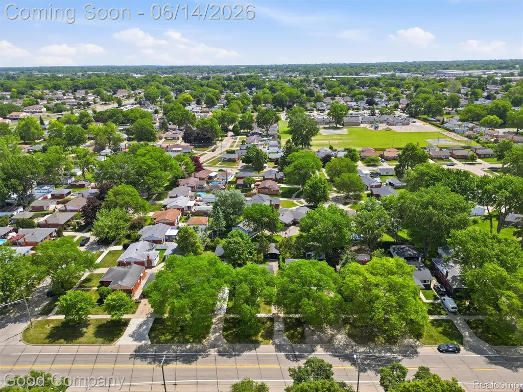 30632 Hayes Road Roseville City MI 48066