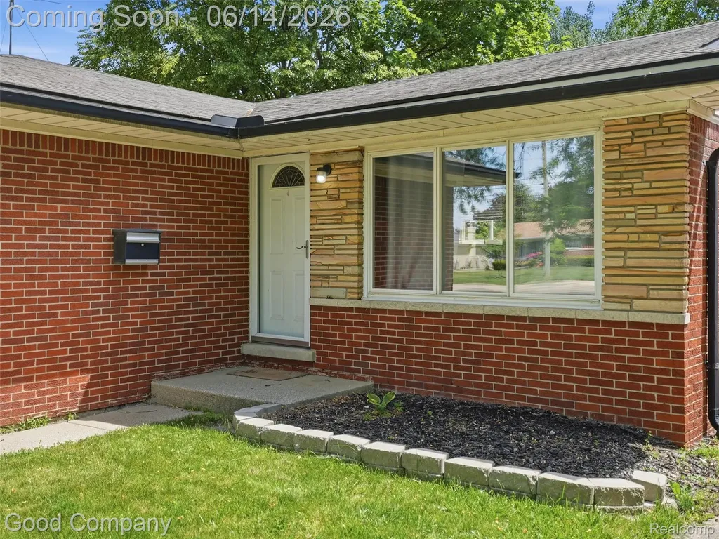 30632 Hayes Road Roseville City MI 48066