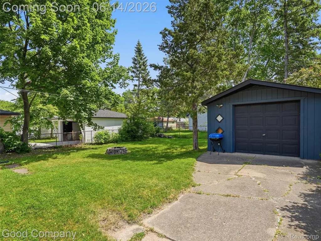 30632 Hayes Road Roseville City MI 48066