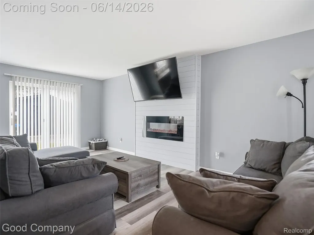 30632 Hayes Road Roseville City MI 48066