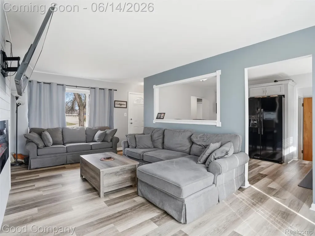 30632 Hayes Road Roseville City MI 48066