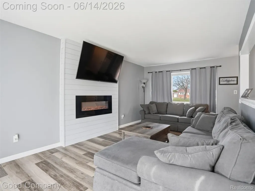 30632 Hayes Road Roseville City MI 48066