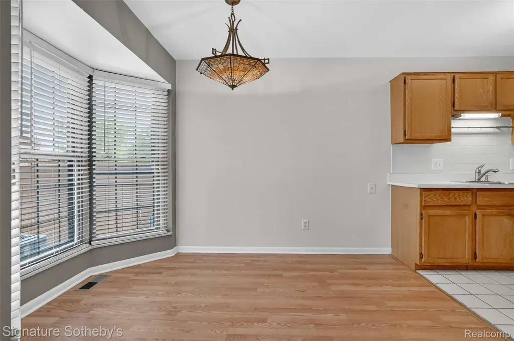 22050 Edgewater Novi City MI 48375