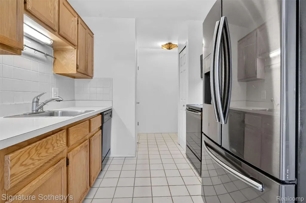 22050 Edgewater Novi City MI 48375