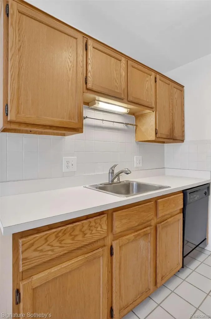 22050 Edgewater Novi City MI 48375