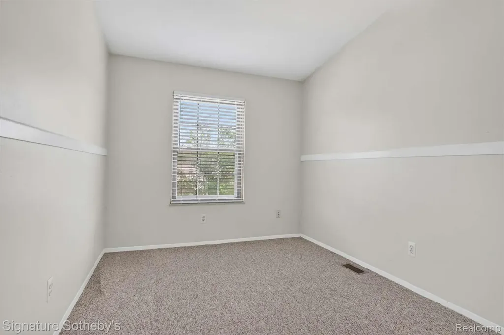 22050 Edgewater Novi City MI 48375