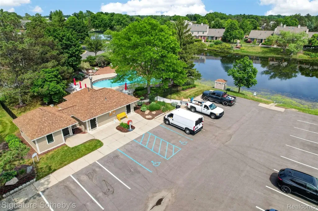 22050 Edgewater Novi City MI 48375