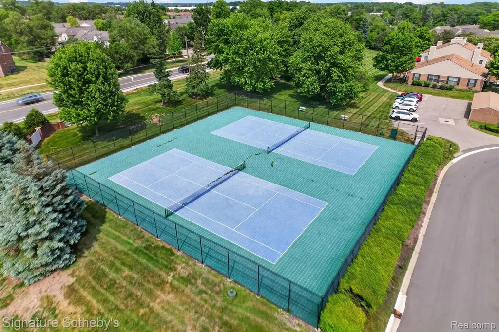 22050 Edgewater Novi City MI 48375