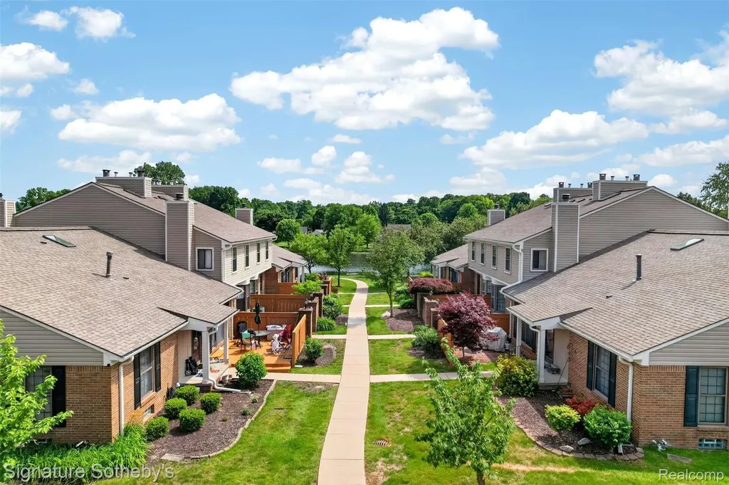 22050 Edgewater Novi City MI 48375