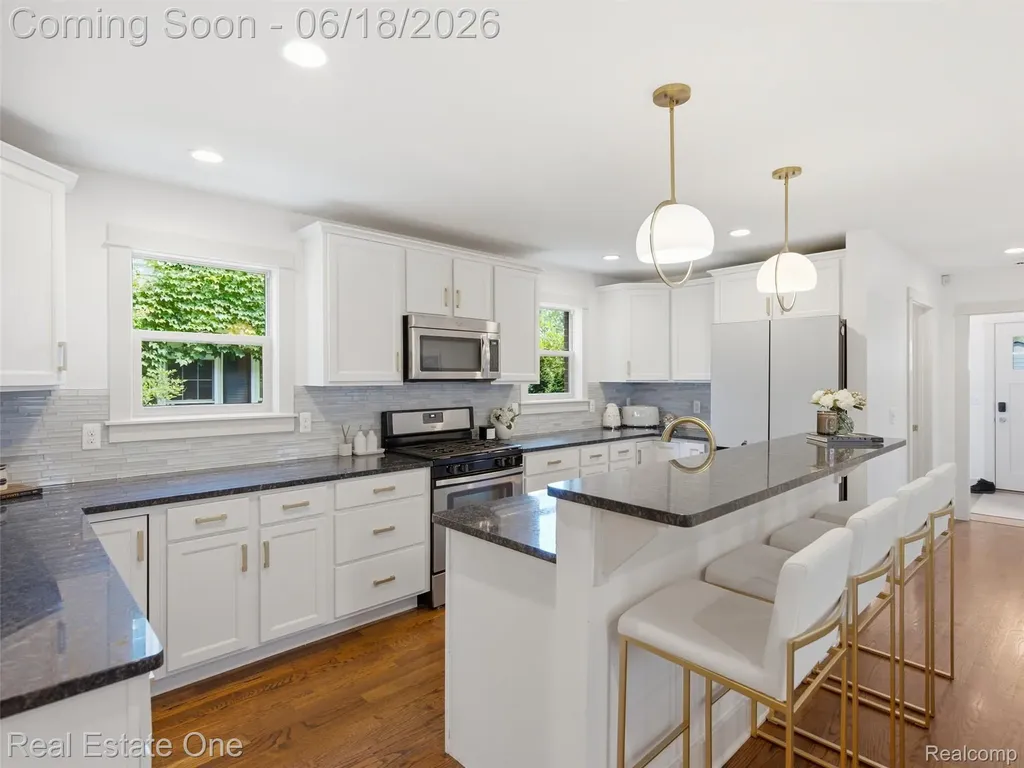 10125 Borgman Avenue Huntington Woods City MI 48070