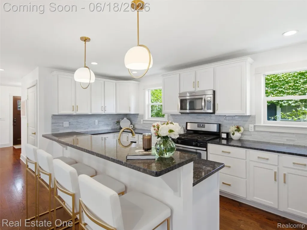 10125 Borgman Avenue Huntington Woods City MI 48070
