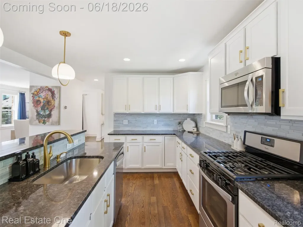 10125 Borgman Avenue Huntington Woods City MI 48070