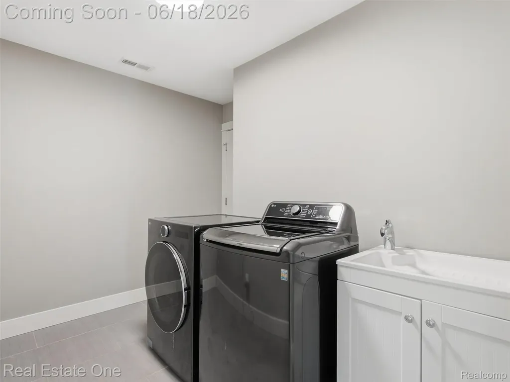 10125 Borgman Avenue Huntington Woods City MI 48070
