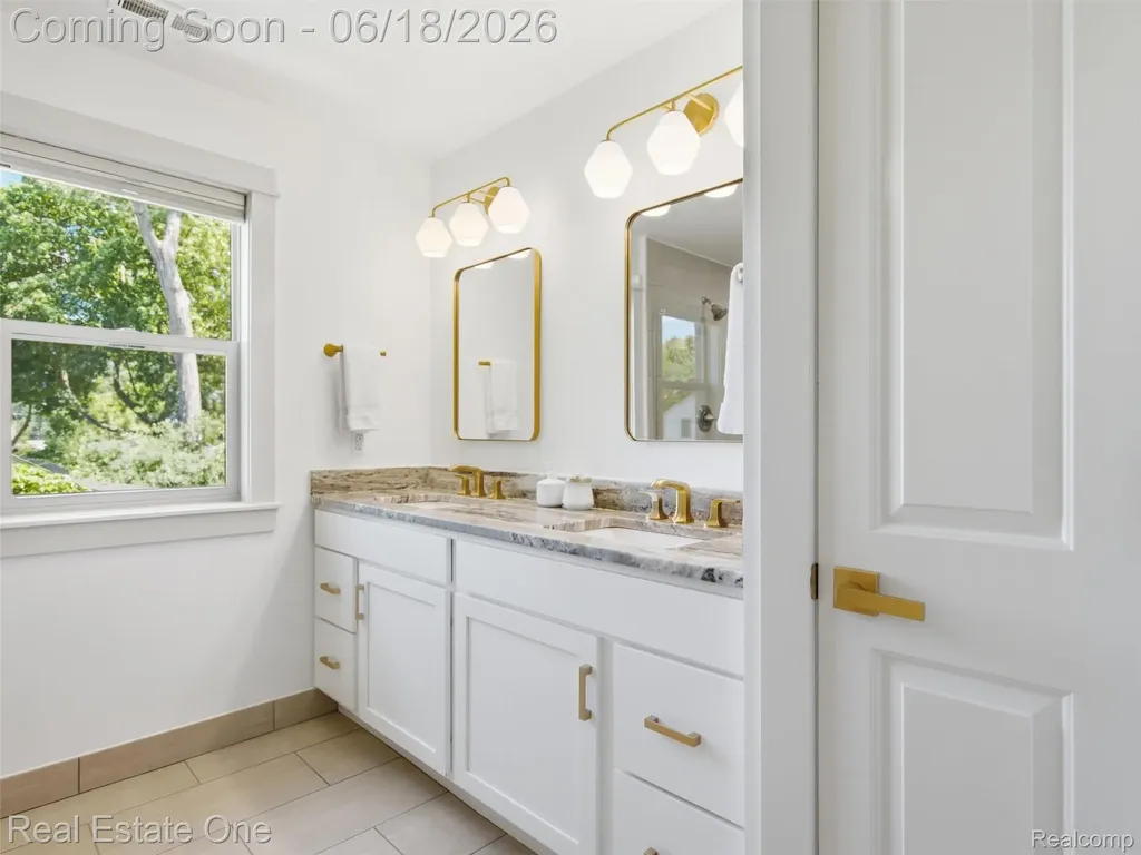 10125 Borgman Avenue Huntington Woods City MI 48070