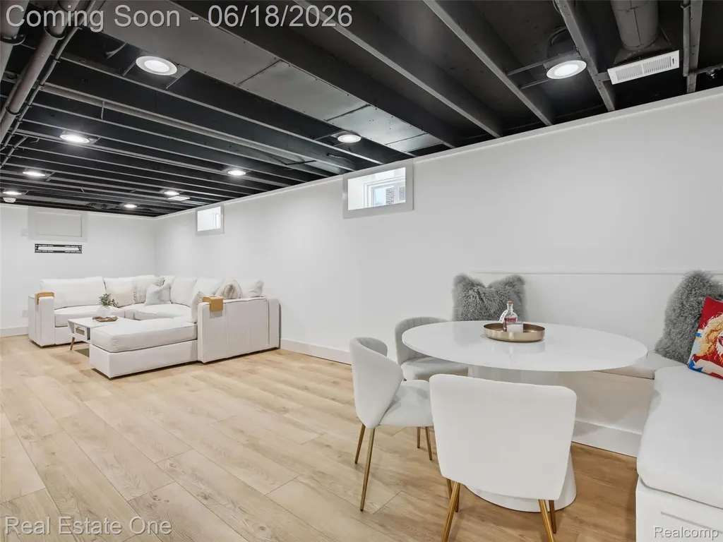 10125 Borgman Avenue Huntington Woods City MI 48070