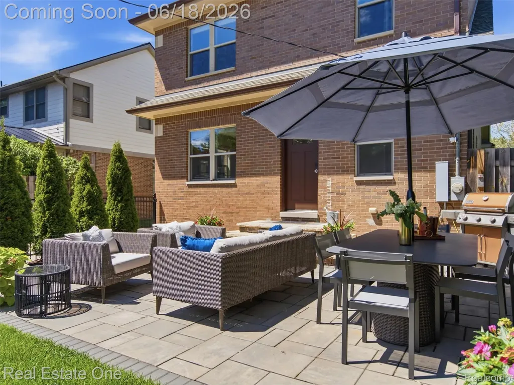 10125 Borgman Avenue Huntington Woods City MI 48070
