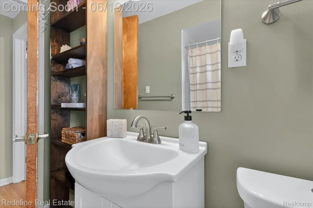 2432 Dallas Avenue Royal Oak City MI 48067