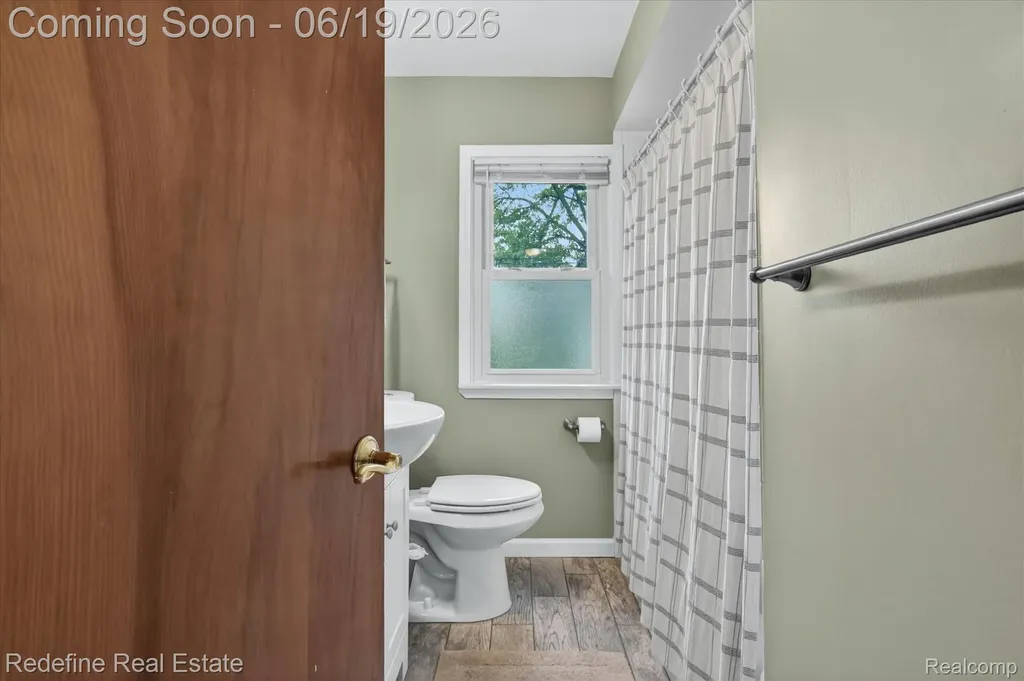 2432 Dallas Avenue Royal Oak City MI 48067