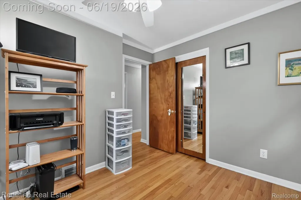 2432 Dallas Avenue Royal Oak City MI 48067