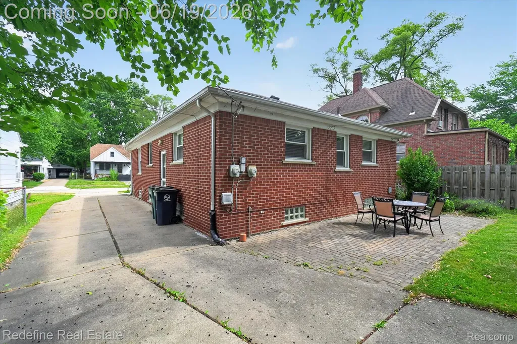 2432 Dallas Avenue Royal Oak City MI 48067