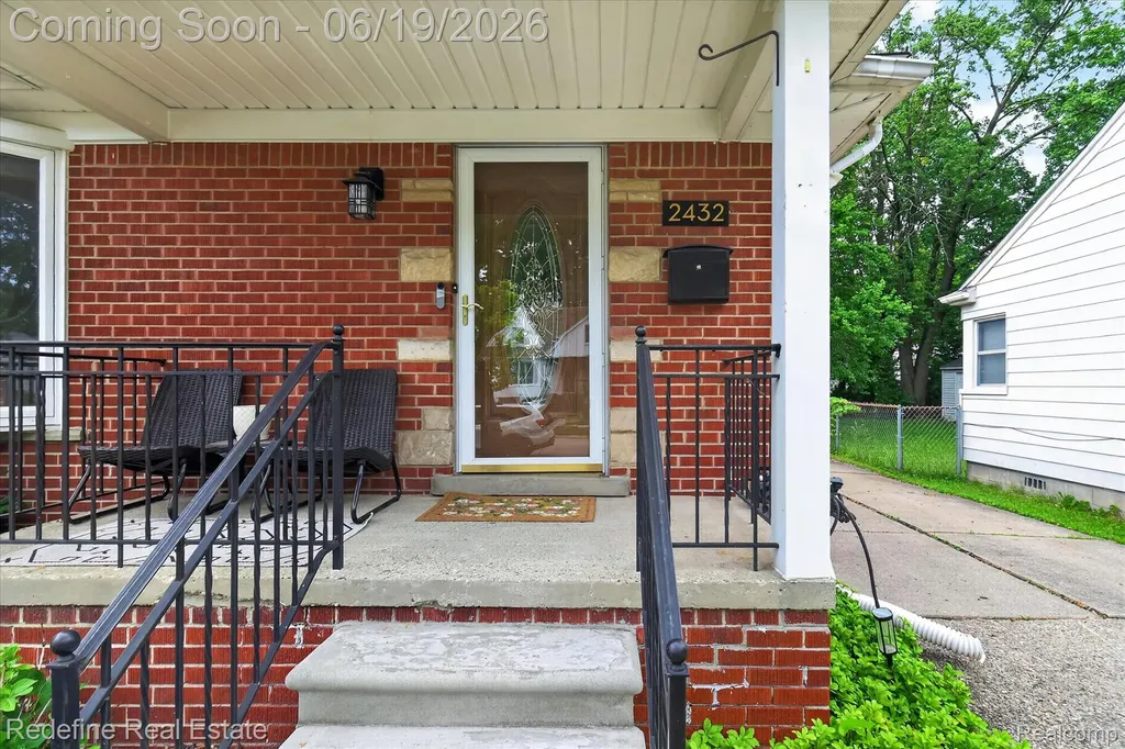 2432 Dallas Avenue Royal Oak City MI 48067