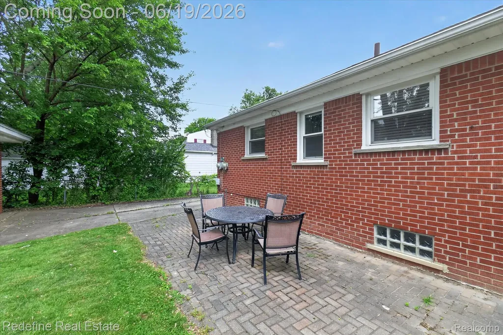 2432 Dallas Avenue Royal Oak City MI 48067