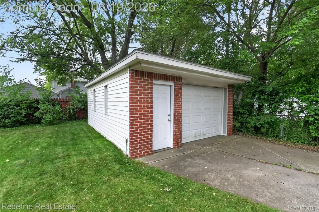 2432 Dallas Avenue Royal Oak City MI 48067