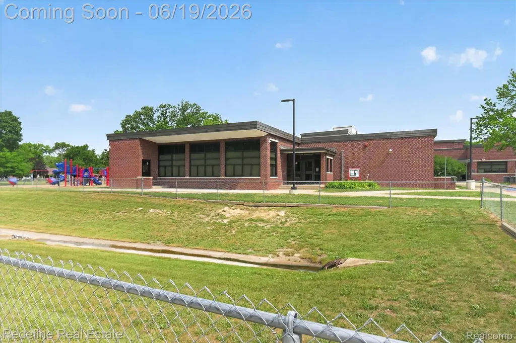2432 Dallas Avenue Royal Oak City MI 48067