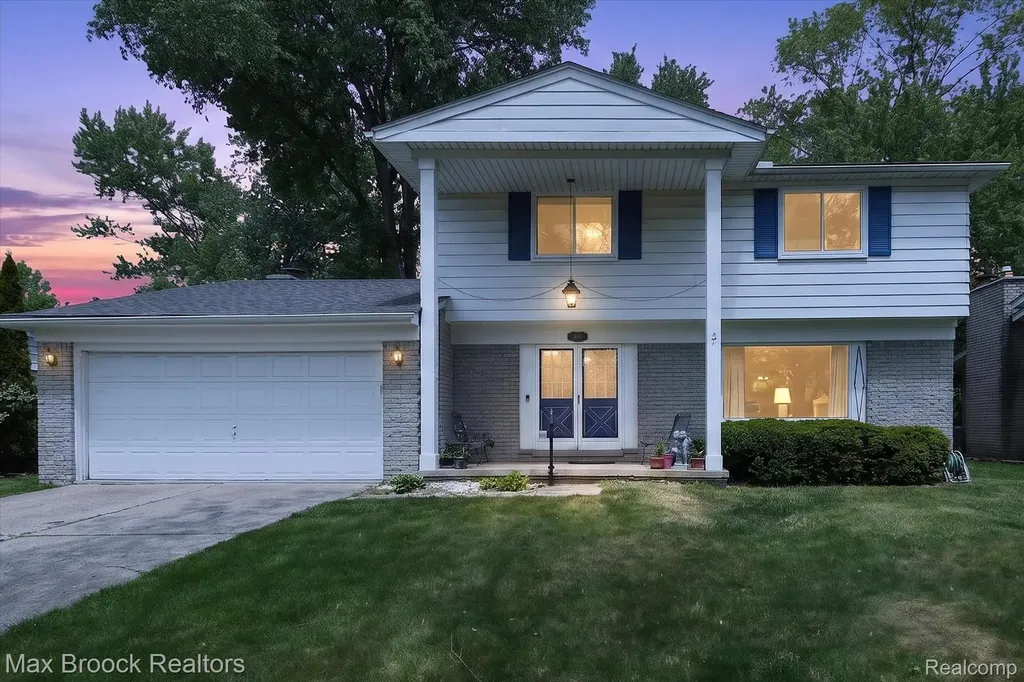 30195 Pleasant Trail Southfield City MI 48076
