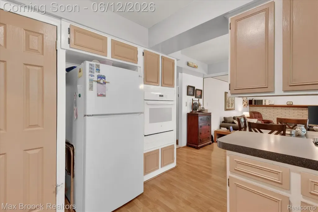 30195 Pleasant Trail Southfield City MI 48076