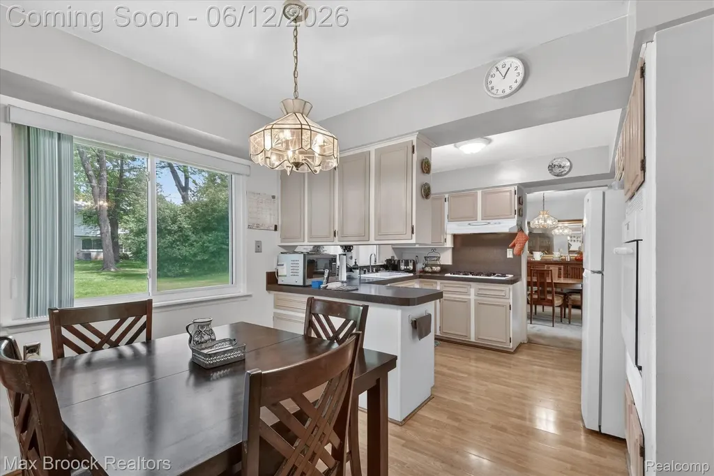 30195 Pleasant Trail Southfield City MI 48076