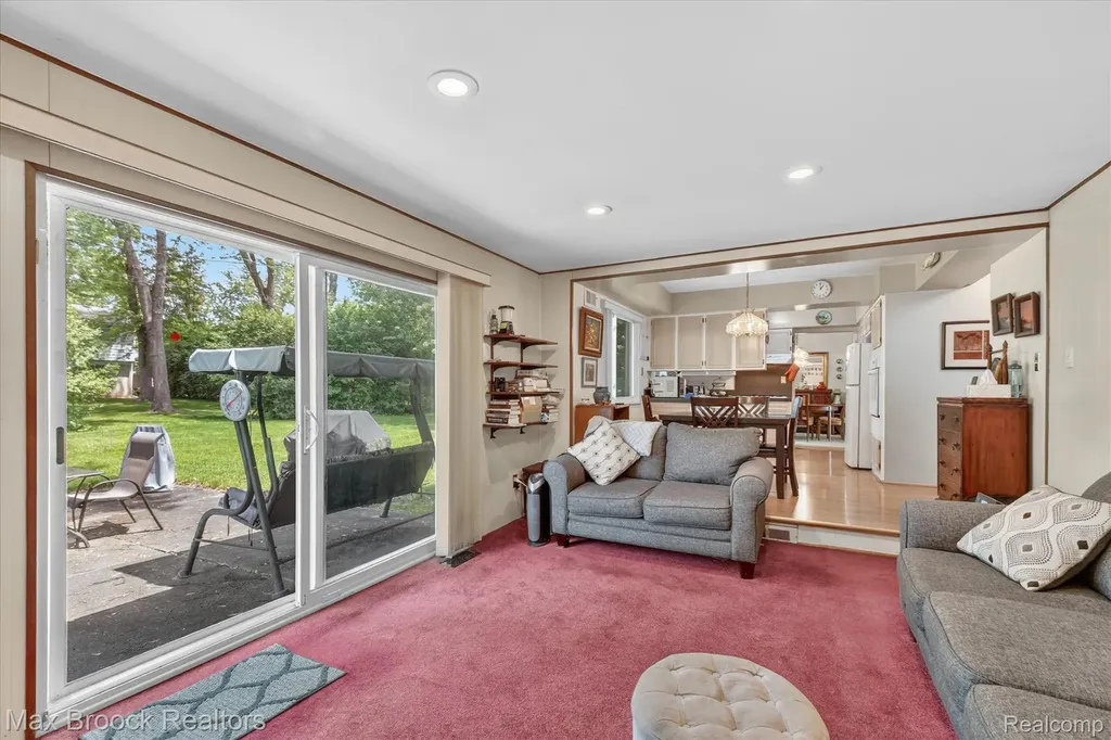 30195 Pleasant Trail Southfield City MI 48076