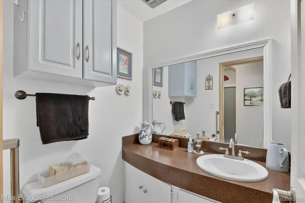 30195 Pleasant Trail Southfield City MI 48076