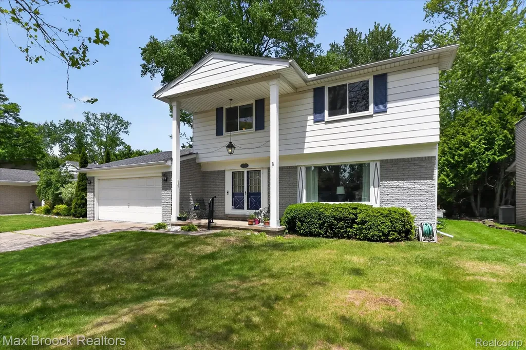 30195 Pleasant Trail Southfield City MI 48076