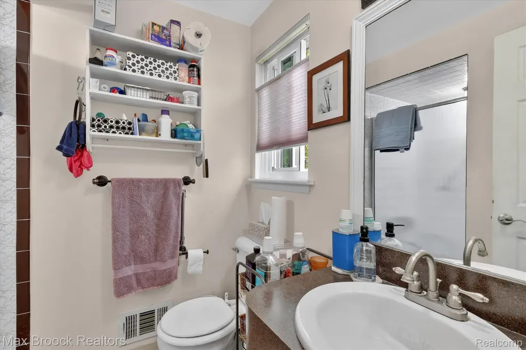30195 Pleasant Trail Southfield City MI 48076