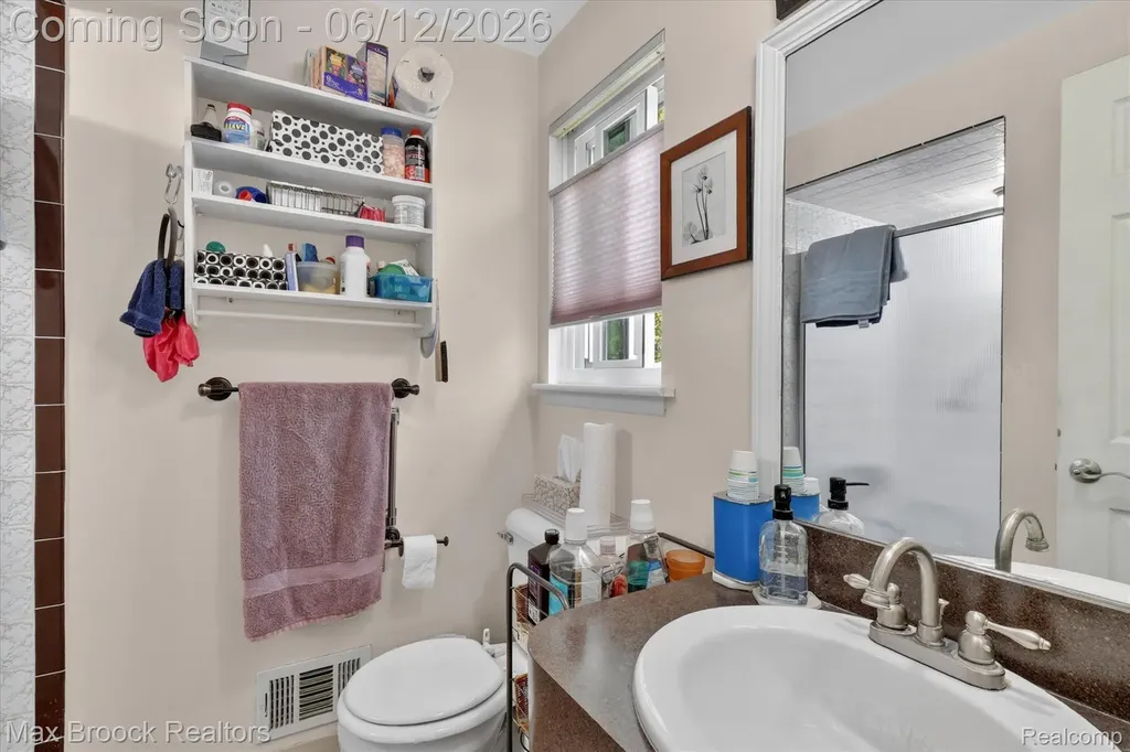30195 Pleasant Trail Southfield City MI 48076