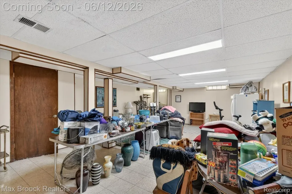 30195 Pleasant Trail Southfield City MI 48076