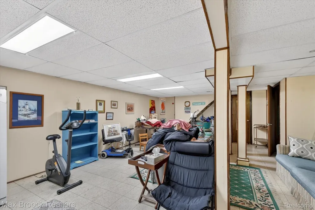30195 Pleasant Trail Southfield City MI 48076