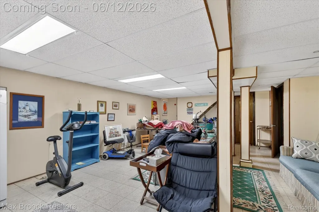 30195 Pleasant Trail Southfield City MI 48076