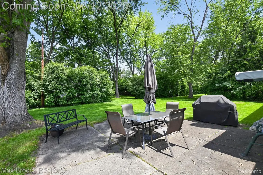 30195 Pleasant Trail Southfield City MI 48076