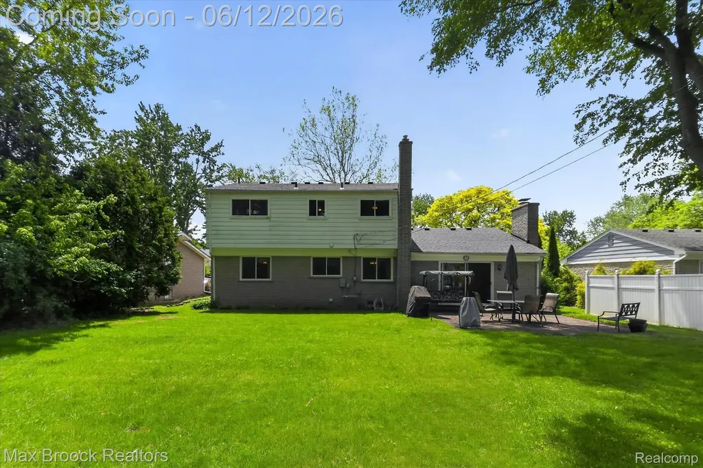 30195 Pleasant Trail Southfield City MI 48076