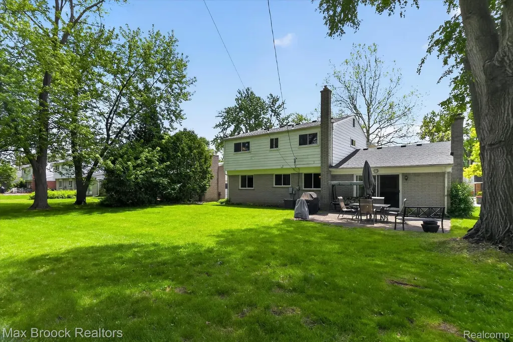 30195 Pleasant Trail Southfield City MI 48076