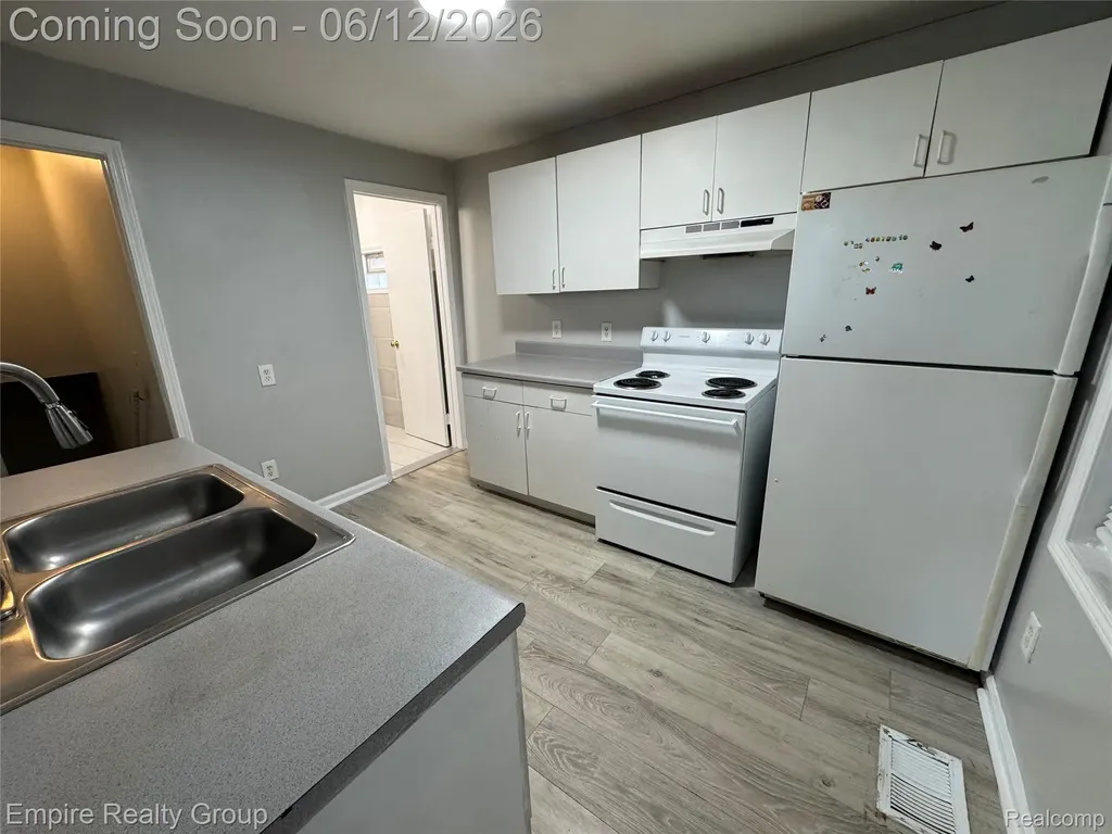 18022 Henry Street Melvindale City MI 48122