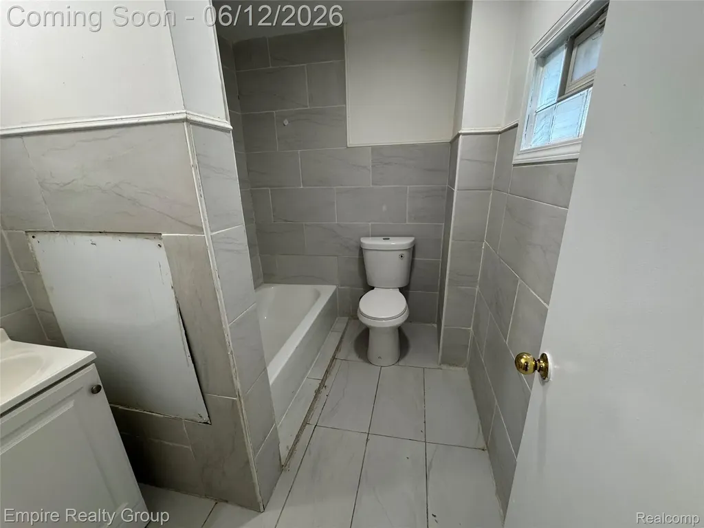 18022 Henry Street Melvindale City MI 48122