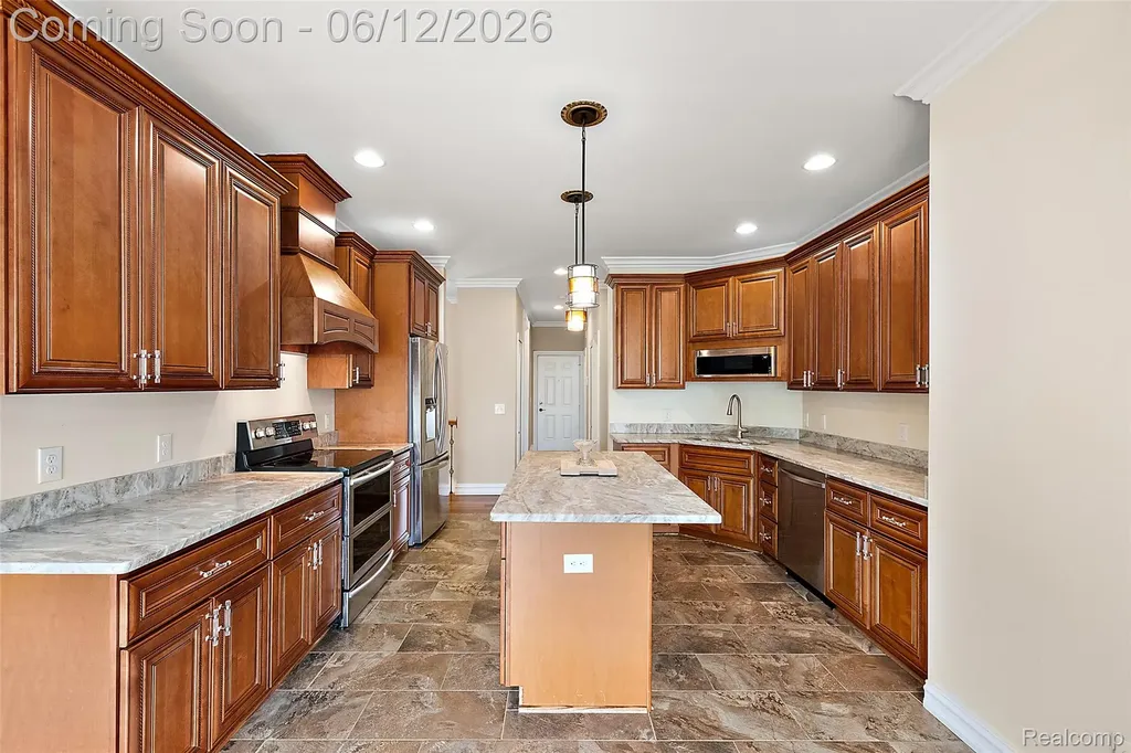 1820 Crimson Ridge Drive Commerce Charter Township MI 48390