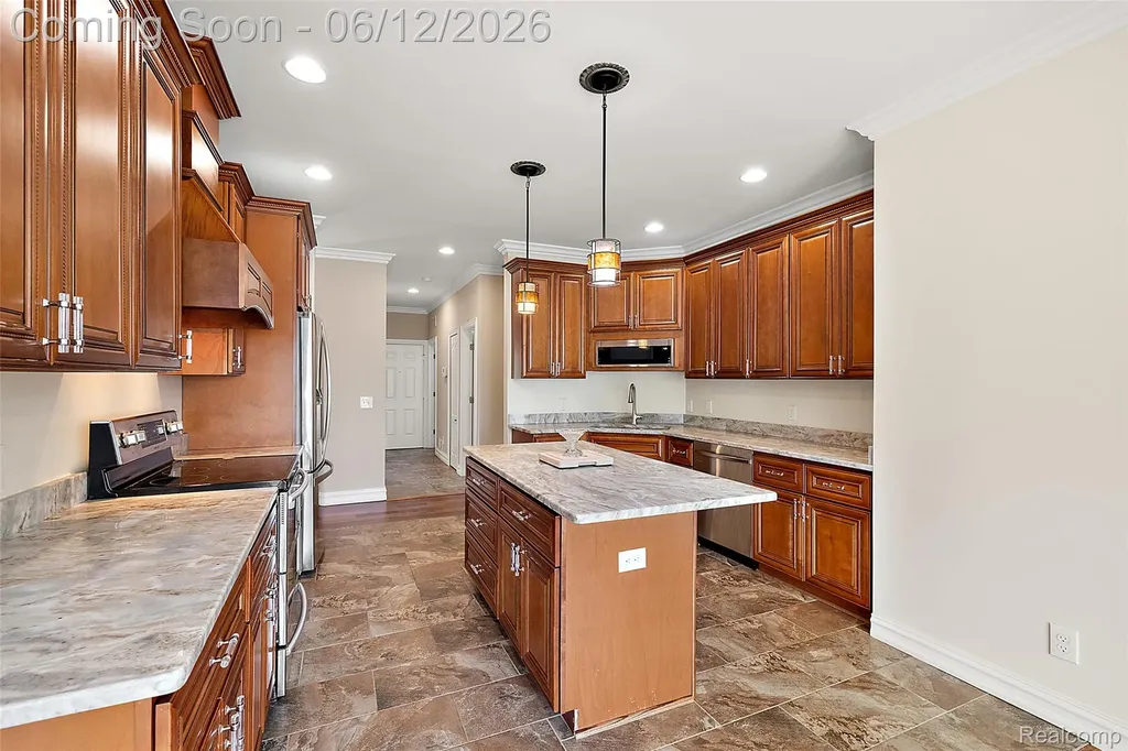 1820 Crimson Ridge Drive Commerce Charter Township MI 48390