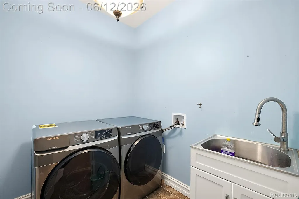 1820 Crimson Ridge Drive Commerce Charter Township MI 48390